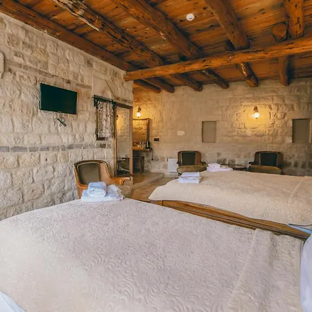 Zula Cave House *