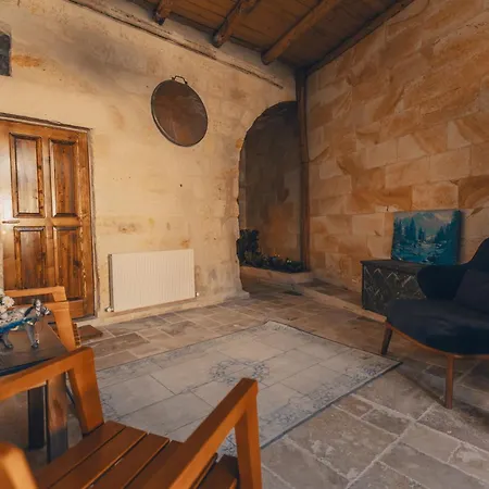 Zula Cave House *